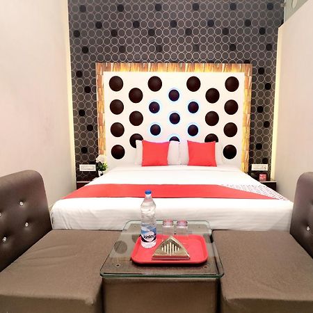 Oyo 14829 Hotel J Cruise Ludhijána Kültér fotó