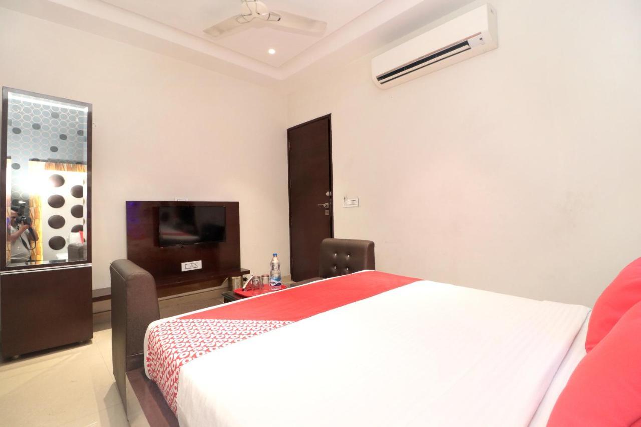Oyo 14829 Hotel J Cruise Ludhijána Kültér fotó